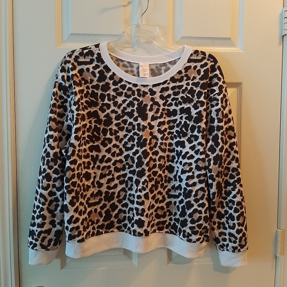 No Boundaries Leapord Sweatshirt